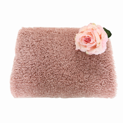 테디는 곱슬곱슬한 셰르파 털 구성 390gsm 188F 58 60을 지닙니다